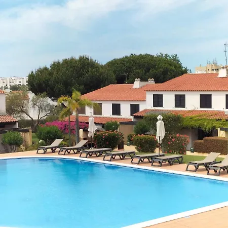 Semesterbostad V2 Vilar Jardim Piscina Wifi *