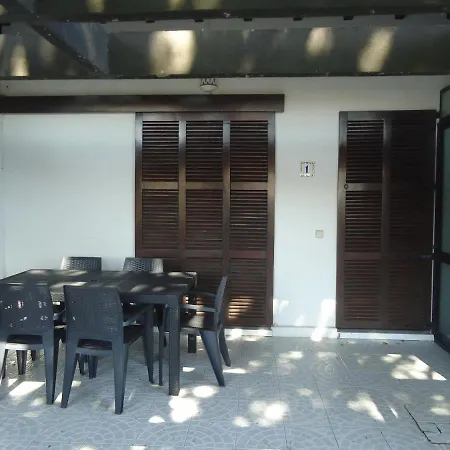 Semesterbostad V2 Vilar Jardim Piscina Wifi Quarteira