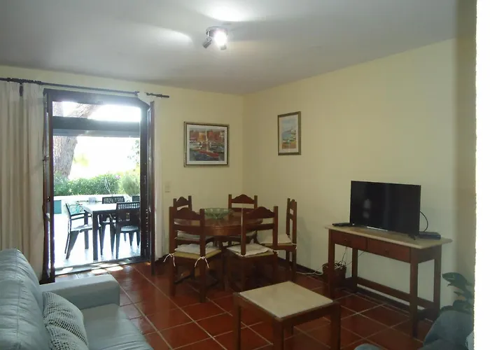 V2 Vilar Jardim Piscina Wifi Casa de Férias Quarteira